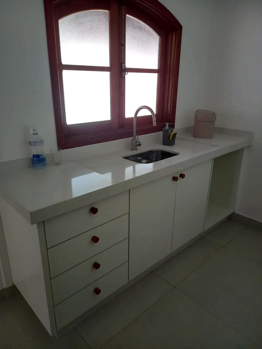 Cozinha com marcenaria sob medida, obra da FC